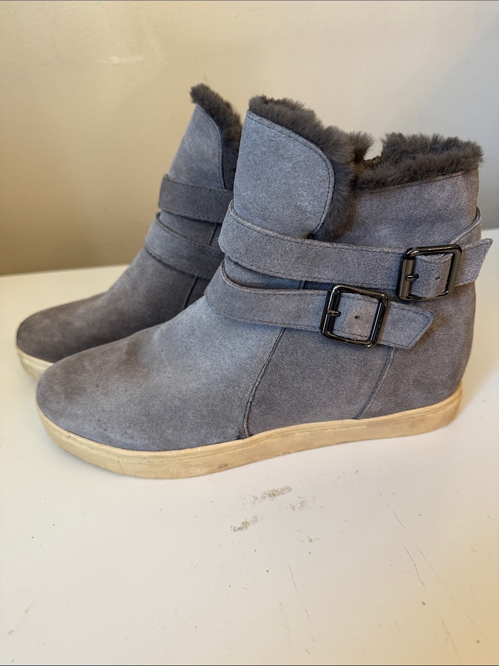 Women's Gray Suede Faux-Fur Ankle Wedge Sneakers with Buckle